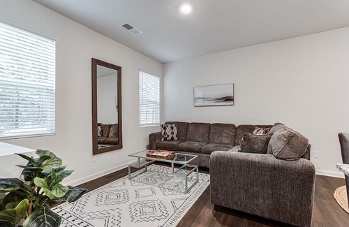 Union City House | Perfect Home Away from Home in quiet ATL neighborhood - Close to ATL Airport