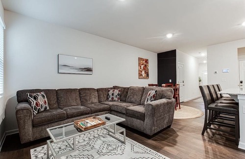 Union City House | Perfect Home Away from Home in quiet ATL neighborhood - Close to ATL Airport