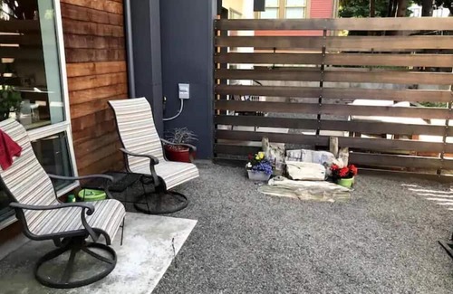 Buckman Neighborhood Apartment | Inner Southeast Relaxing Studio