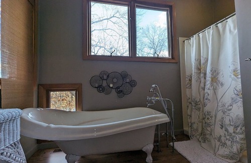 Sharon House | Serene Lakefront Pool Home Near Boston and Foxboro Gillette Stadium