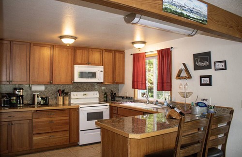 Port Angeles Cabin | 3-bedroom cabin lakefront in Port Angeles