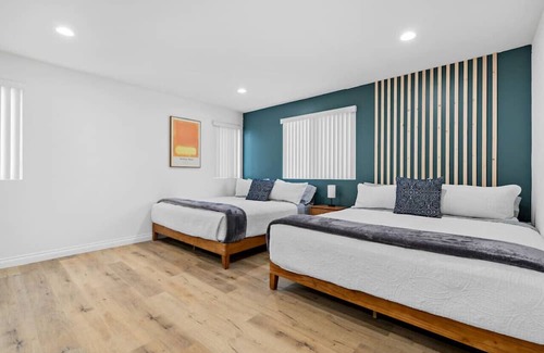 Compton House | Stylish New home Near DTLA, Disneyland, SOFI