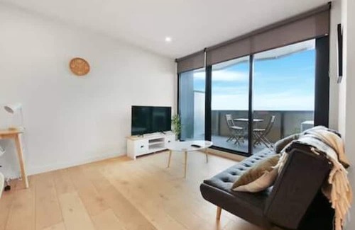 Malvern East Apartment | City to Bay Views and Racecourse