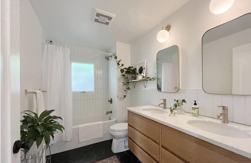 Hosford-Abernethy House | Architect Remodeled Mid Century in Foodie Paradise