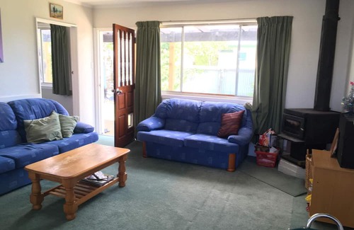 Twizel House | Cozy dog-friendly batch, perfect for an authentic kiwi holiday.
