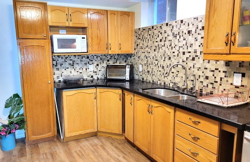 Waterloo House | Newly renovated spacious basement room with separate entrance