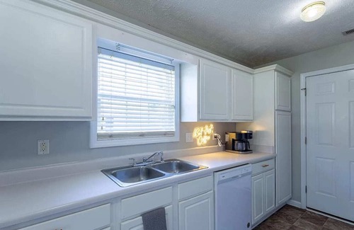 East Fayetteville House | Modern Charm: 3BR Home in the Heart of Raeford