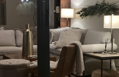 Maricopa House | A Cosmopolitan Glennwilde Home