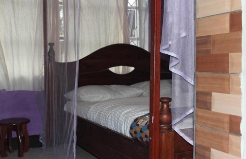 Musanze Bed & Breakfast | Amahoro Guest House - Single Room With Shower