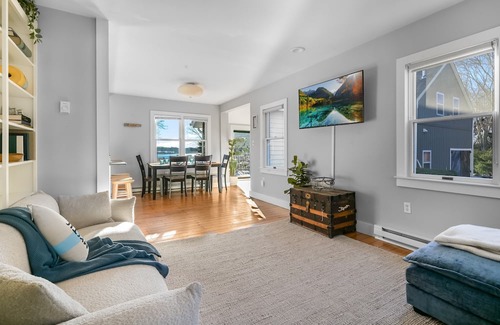 West Mystic House | W Henderson House Waterview Escape