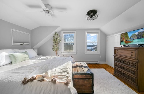 West Mystic House | W Henderson House Waterview Escape