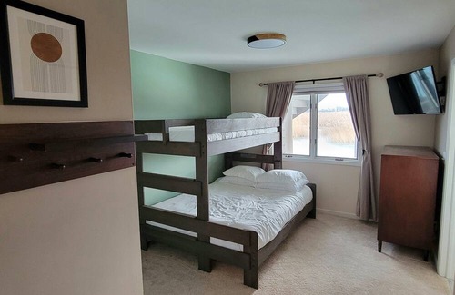 Anchorville House | Lake St. Clair Canal Cottage. Fishing, views, dockage, and more!