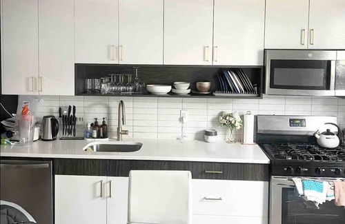Orange Apartment | Cozy minimalist 2BR 2BA apt 30mins from NYC 15mins from airport & American Dream