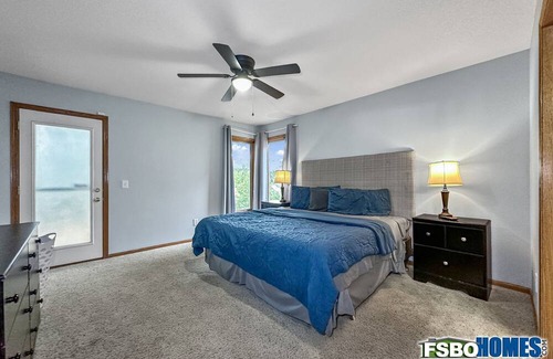 Pleasant Hill House | Executive house just 10 min Downtown Des Moines 5BR 3 1/2bath 2car Indoor garage