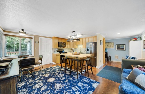 Netarts House | Cottage Near the Bay. Beautiful getaway home, located in Netarts OR!