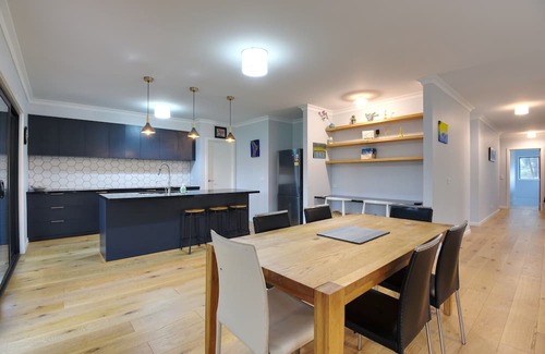 Mount Helen House | Spacious Family Escape close to Federation Uni & Buninyong