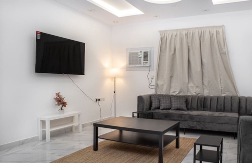 Medina Apartment | Modern Family Apt near Al-Masjid