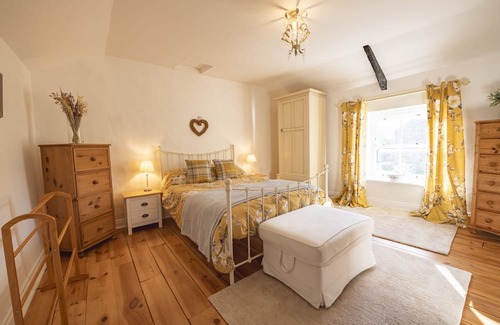 Richmond Apartment | Thimble cottage is a traditional two bedroom cottage with many original features