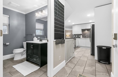 Green Bay House | The Hilltop Hideaway with Hot Tub