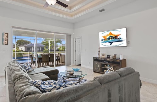 Pelican House | Sleeps 8, Kayaks and Heated Pool