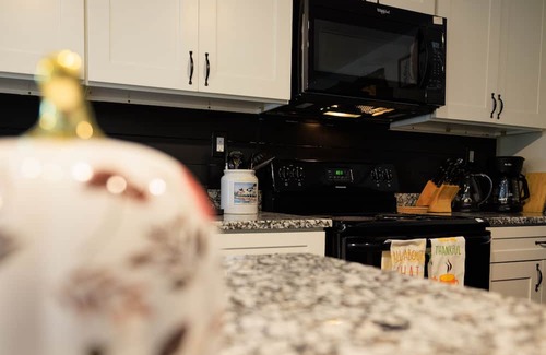 Church Street House | Stay with Jenny at Hapeville, singles beds