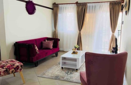 Kampala Apartment | Cozy Apt close to Acacia 2BDR, UnLtd WIFI, Netflix