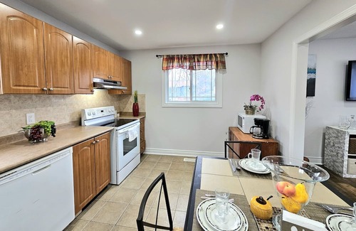 Bradford House | Beautiful & Central 3 BR home in Bradford