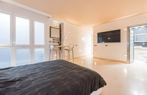 Castellana Apartment | Descubre la esencia del lujo y la comodidad en este espectacular apartamento.