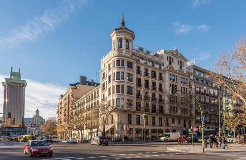 Castellana Apartment | Descubre la esencia del lujo y la comodidad en este espectacular apartamento.
