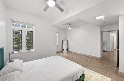 Charlotte Center City Apartment | Sunny Green Apt - Walk everywhere!