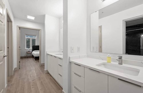 Charlotte Center City Apartment | Brick Loft - Walk Everywhere!