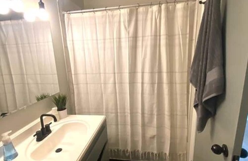 Davenport Apartment | Clean Lovely 2BR Condo, Mins from Downtown