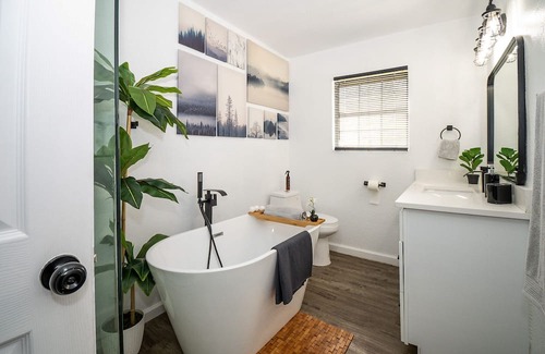Haltom City House | Treat yourself-home heart of DFW metroplex