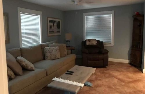 Stuart Apartment | 2 Bedroom 737085 by Houzlet