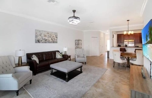 Gran Paradiso Apartment | 3 Bedroom 723234 by Houzlet