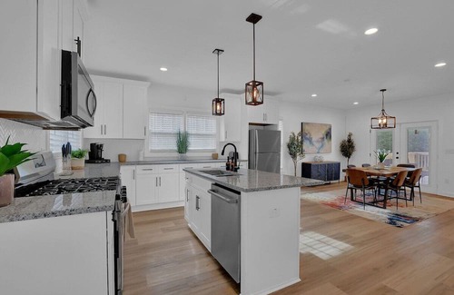 Collier Heights House | This house is a 4 bedroom(s), 3 bathrooms, located in Atlanta, GA.