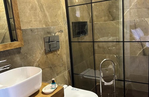 Karaburun Koyu Hotel | White Mansion