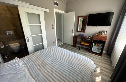 Karaburun Koyu Hotel | White Mansion