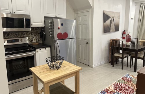 New Toronto Apartment | 5-Minute walk to the lake, cozy and spacious studio for two!