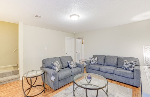 Joplin House | Newly Renovated Joplin Townhome w/ Fireplace