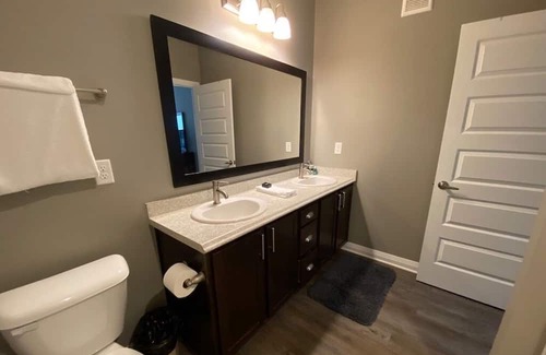 Dublin Apartment | Beautifully furnished 1 bedroom close to restaurants, stores, and parks.