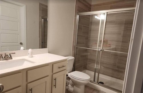Auburn House | Luxury Living in Atlanta Area Room for Month