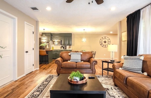 Bowie House | Modern Rustic 5 Bedroom