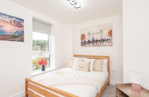 Chapeltown House | Pass the Keys | Modern Haven with Juliet Balcony