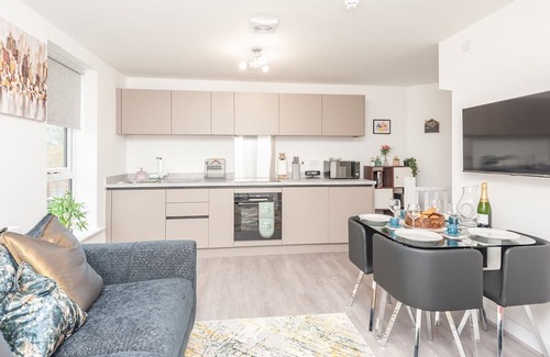 Chapeltown House | Pass the Keys | Modern Haven with Juliet Balcony