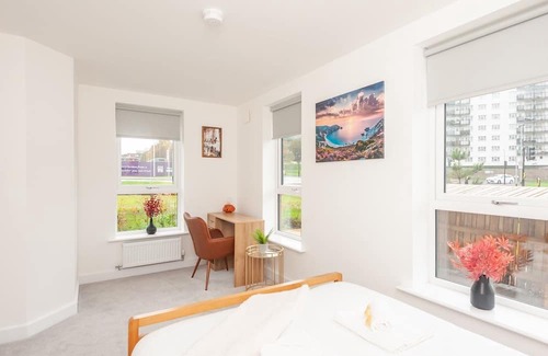 Chapeltown House | Pass the Keys | Modern Haven with Juliet Balcony