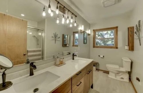 Milwaukie House | Milwaukie home, walking distance to downtown Milwaukie and MAX train.