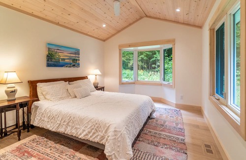Baysville Cottage | Muskoka Luxury Beach House Sunset and Big Lake Views