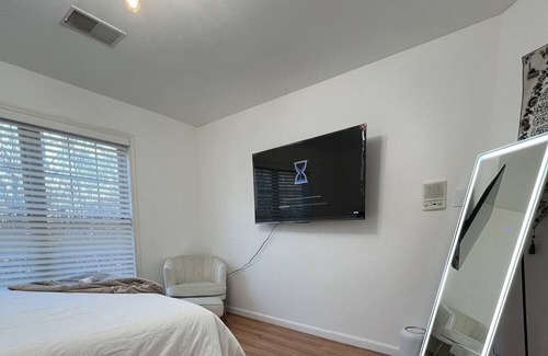 Seabrook House | Upscale Single Family House 7 miles outside of DC.