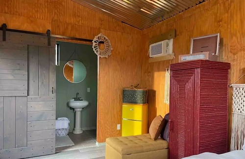 Dripping Springs Bed & Breakfast | Stargazing EnSuite walking distance to downtown,Texas wineries, food, and shops.